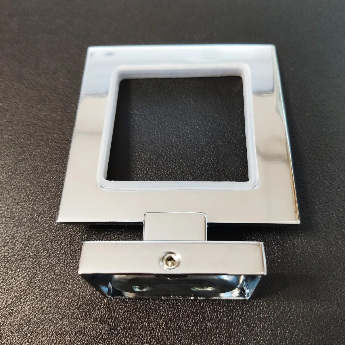 Quadratischer Wandzahnbürstenhalter aus verchromtem Stahl...