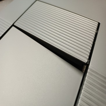 Schwarzes Druckknopfpanel...