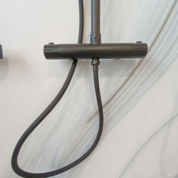 Colonne de douche noire avec mitigeur 25 ou 30 pommeau de douche avec deux sorties Thermostatique et douchette à main | Piave No