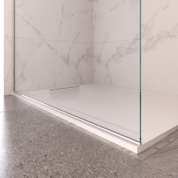 Particolare della guarnizione di tenuta inferiore trasparente per Walk-in Iside, protezione contro le infiltrazioni d'acqua.