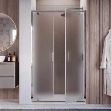 Dettaglio delle ante a saloon aperte verso l'esterno, sistema va e vieni per un ingresso confortevole e senza ostacoli.