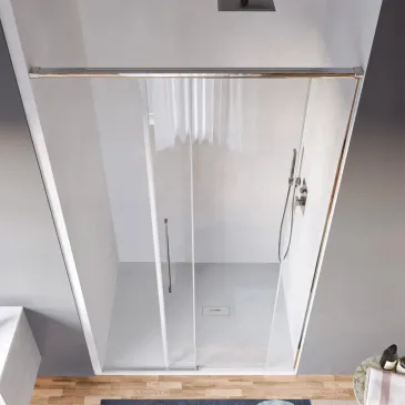Movimento fluido dell'anta scorrevole Zara su cuscinetti in acciaio inox, progettata per la massima stabilità h200.