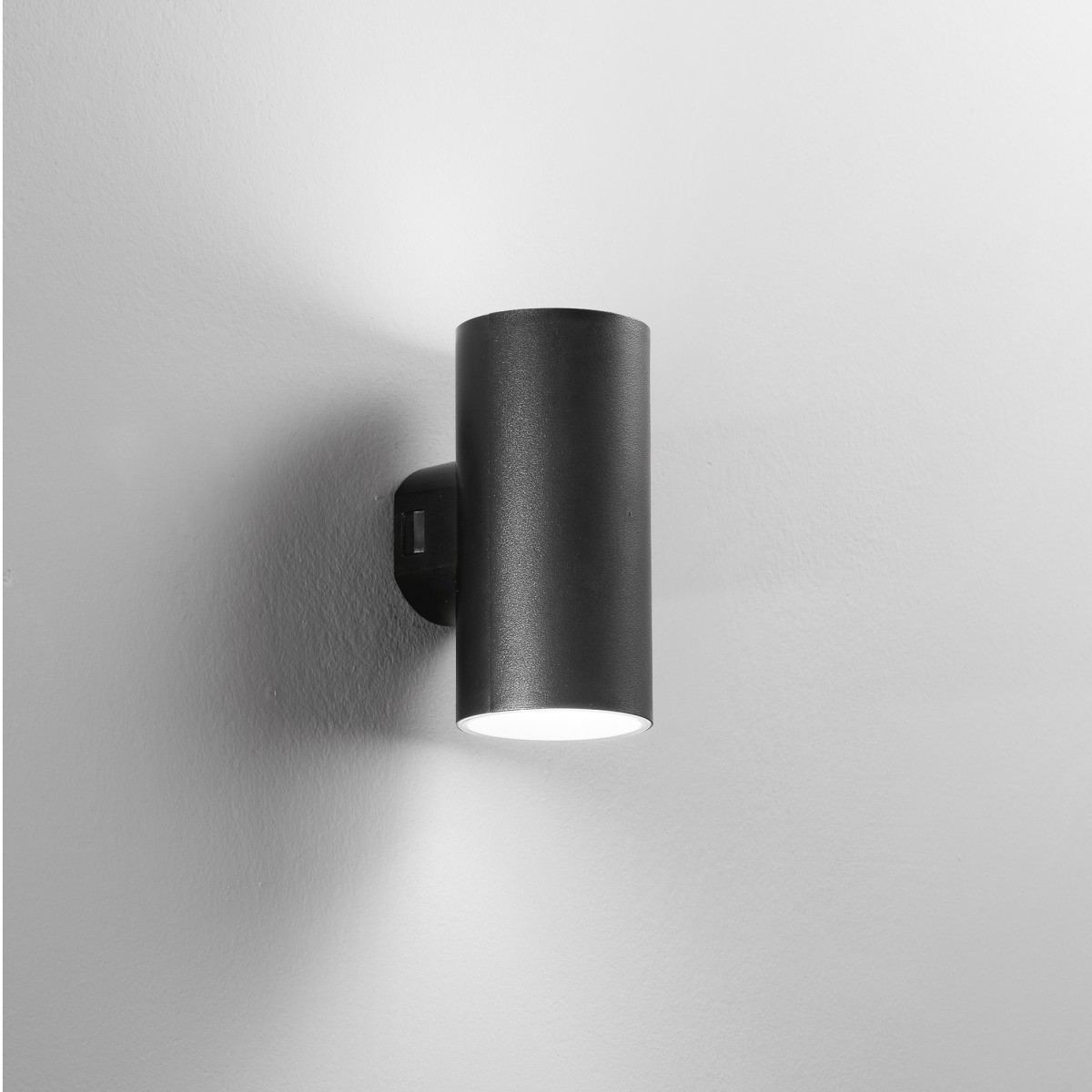 APPLIQUE BIEMISSIONE LED POLO NERA TONDA 2X8W 1960LM CCT...