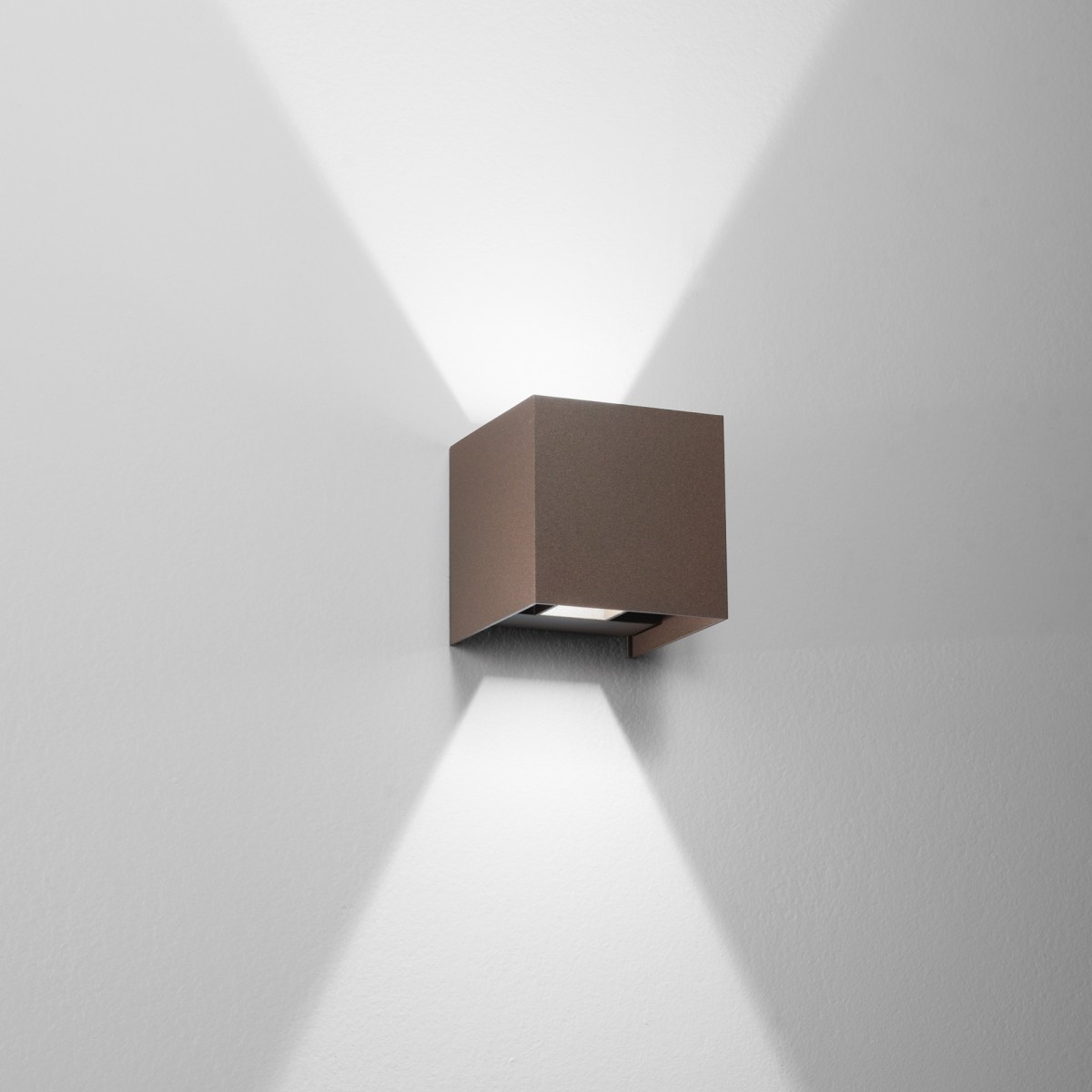 APPLIQUE BIEMISSIONE LED ALFA BRONZO 2X10W 1800LM CCT...