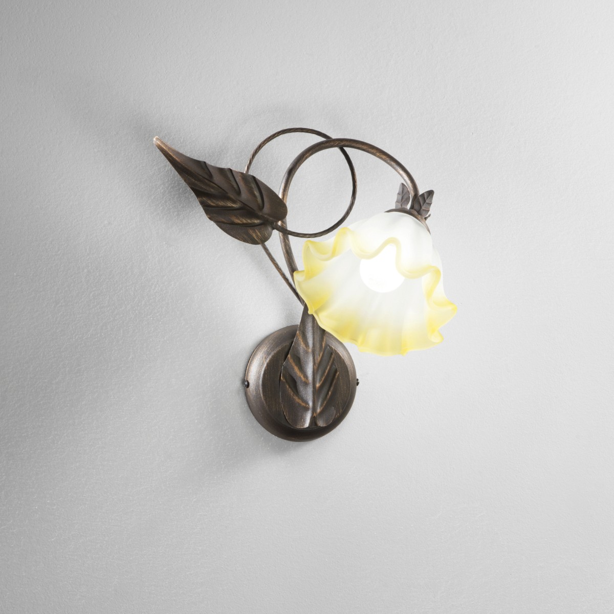 Klassische braune Wandleuchte 1xE14 | Mondialshop