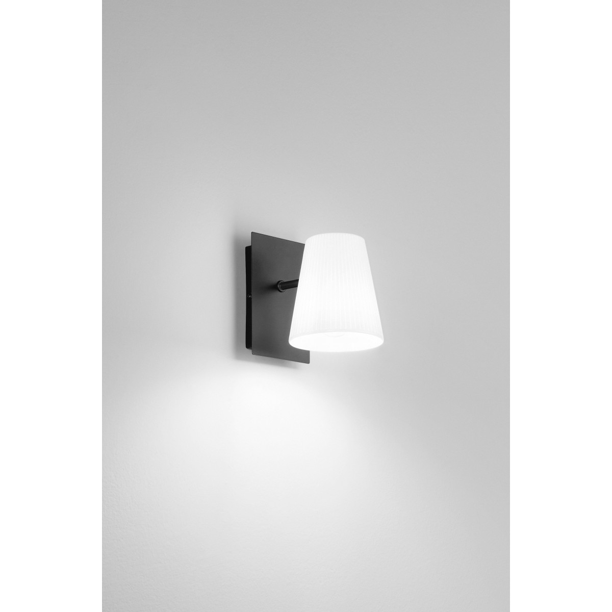 E14 Wandleuchte in Schwarz oder Weiß | Mondialshop