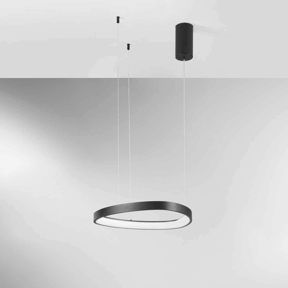 SOSPENSIONE LED KLAPTON NERA 40W 6160LM CCT 45X3,5X150CM