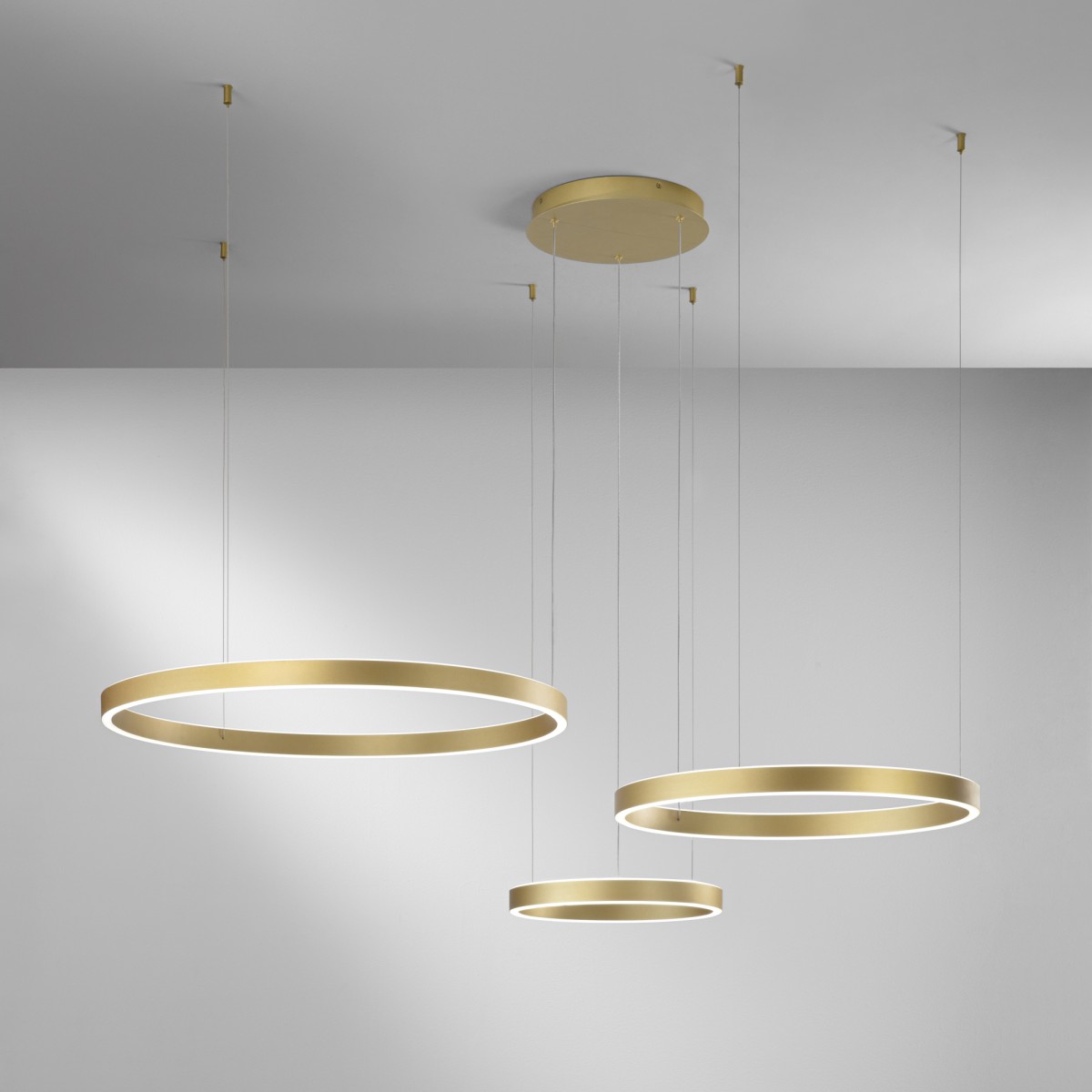 Suspension LED Akrobat Gold 120 W 19 800 lm CCT 120 x 150 cm