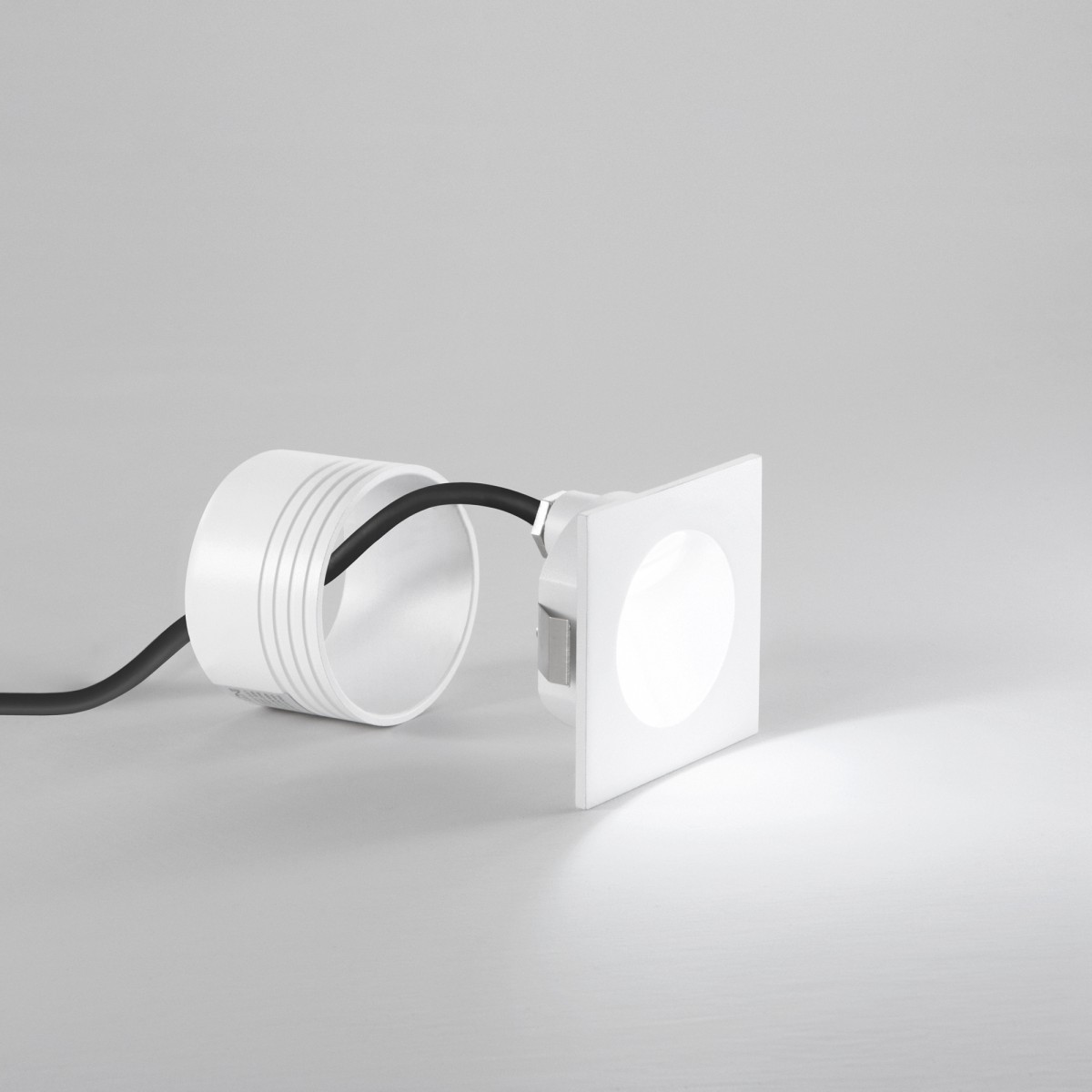 Éclairage d'escalier carré en aluminium à LED | Mondialshop