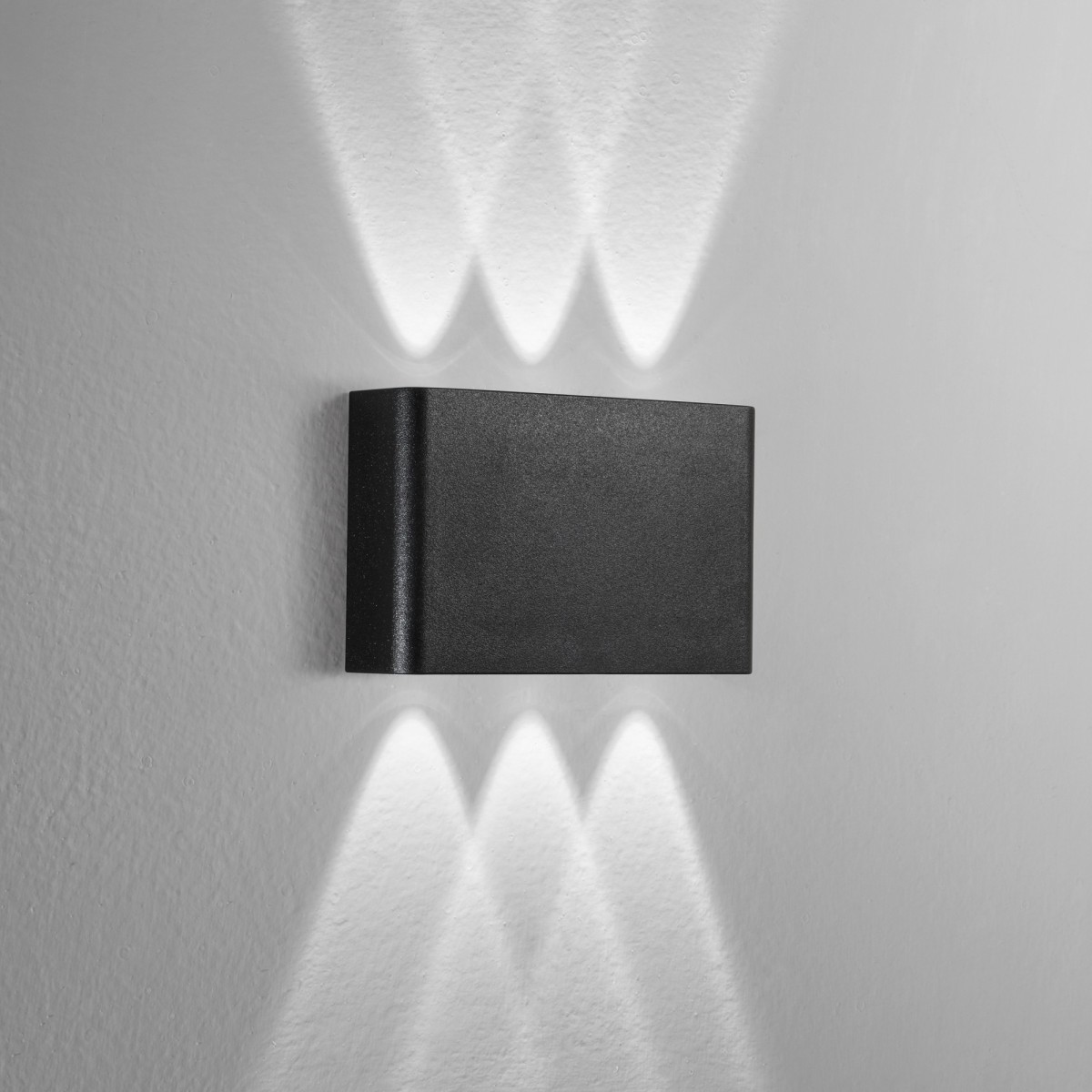 Moderne Wandleuchte mit doppelter Lichtabstrahlung |...