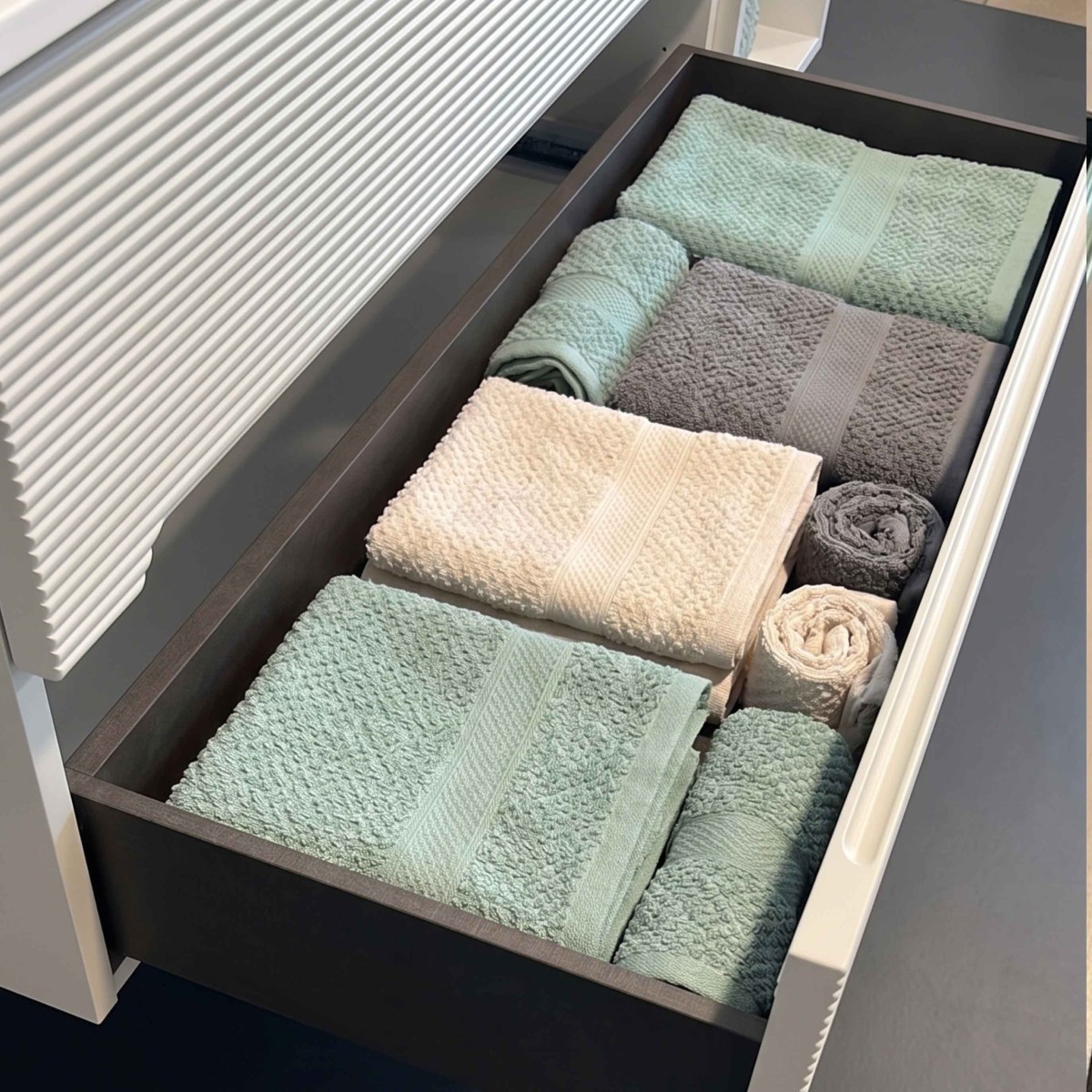 Mobile bagno sospeso bianco latte cannettato specchio e...