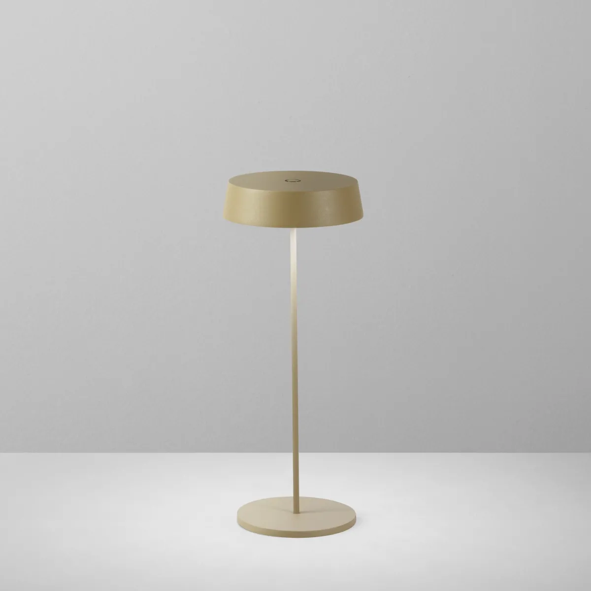 lampada da tavolo oro ricaricabile