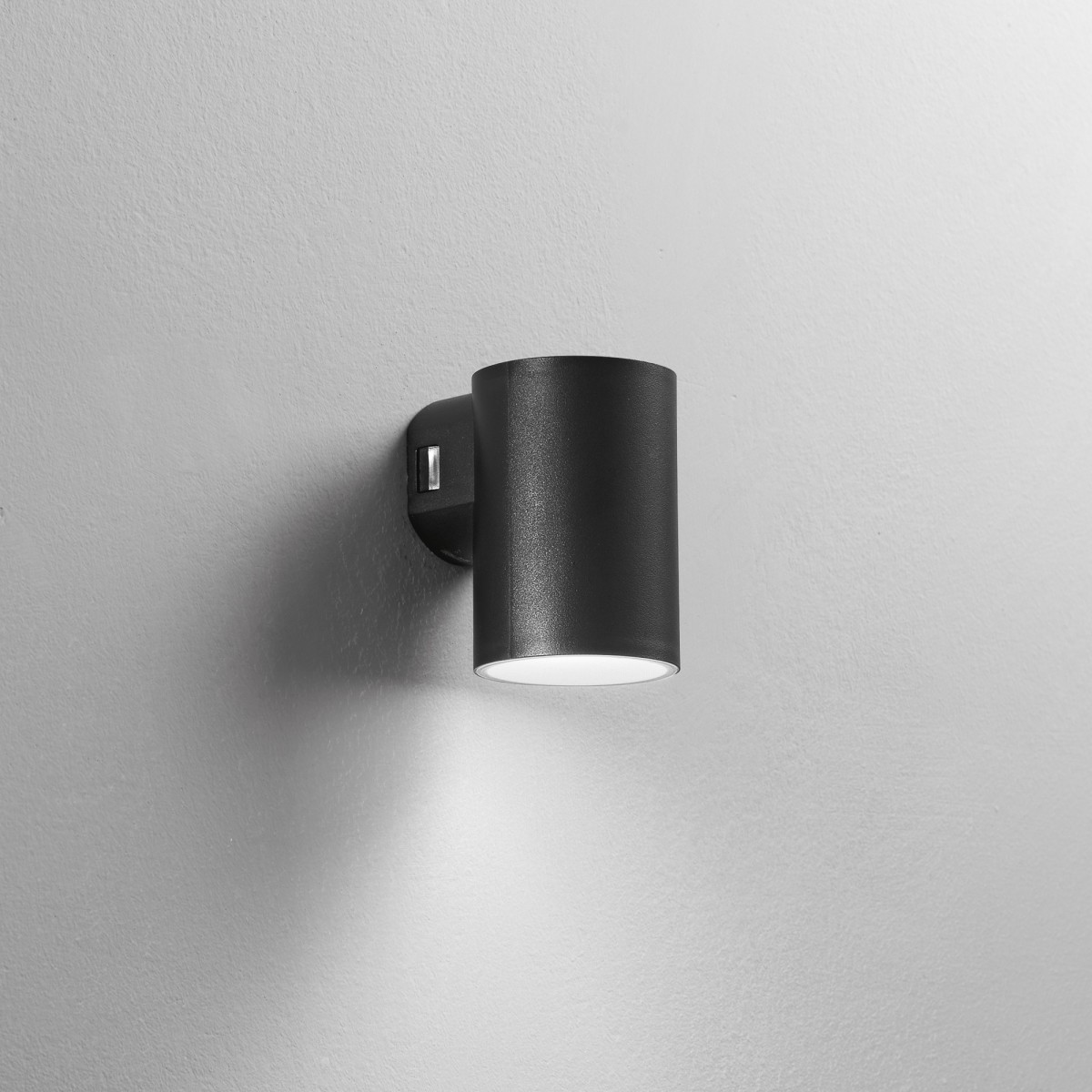 APPLIQUE LED POLO NERA TONDA 8W 980LM CCT IP65...