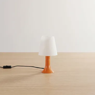 Lampe de chevet également...