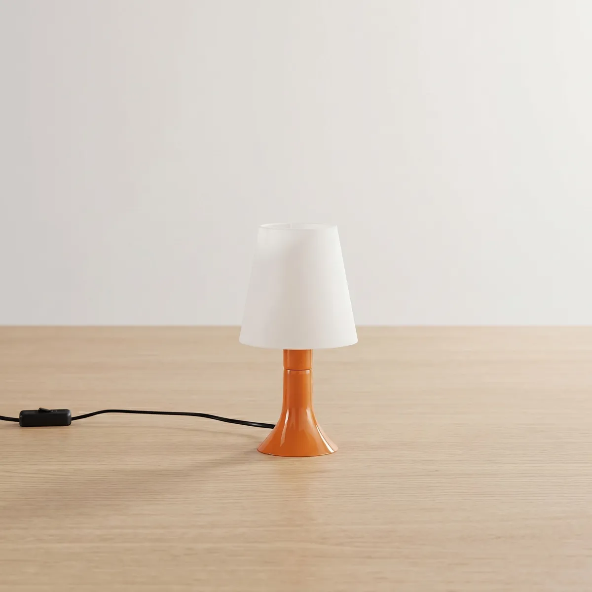 Lampada da comodino adatta anche a camere per bambini...