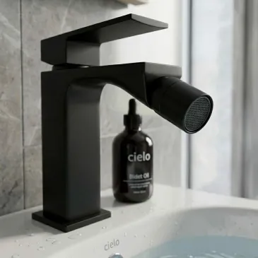Rubinetto da bidet nero quadrato TBOLD Design minimalista nero