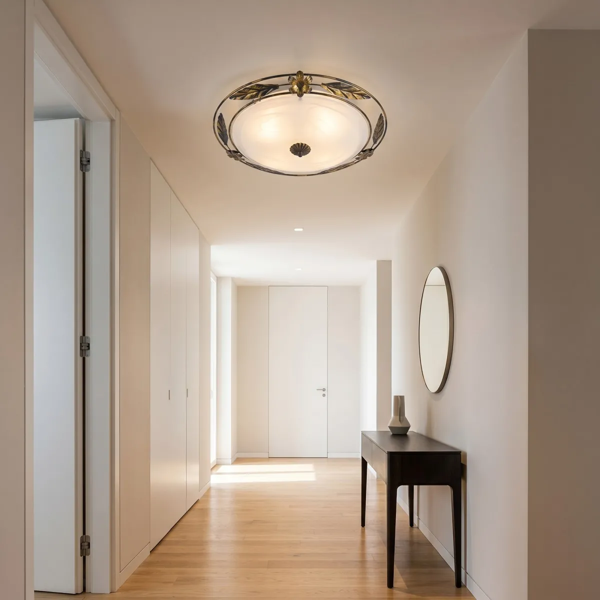 Plafonnier classique en métal vieilli et verre | Mondialshop