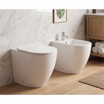 Coppia di sanitari filo muro traslati in offerta