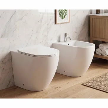 Coppia di sanitari filo muro traslati in offerta