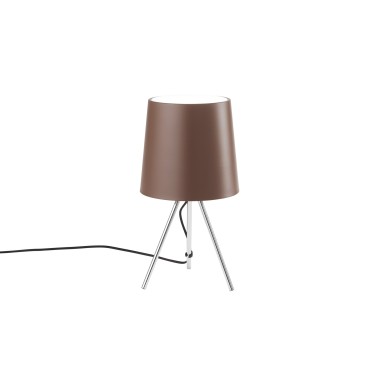 lampada moderna a treppiede in 4 varianti, ideale per completare l'arredo di open space e zone giorno importanti