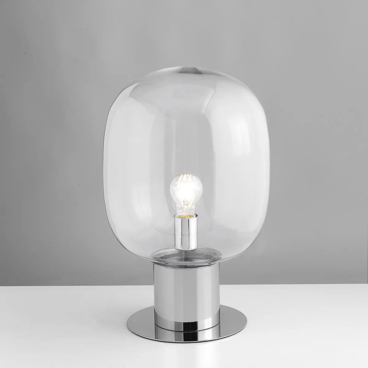lampada da tavolo contemporanea, proposta nelle iconiche...