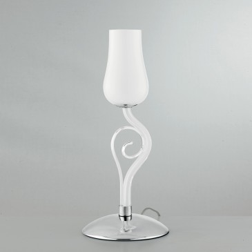 lume da tavolo classico con diffusore a fiore bianco, perfetto per un riposo all'insegna del buon gusto