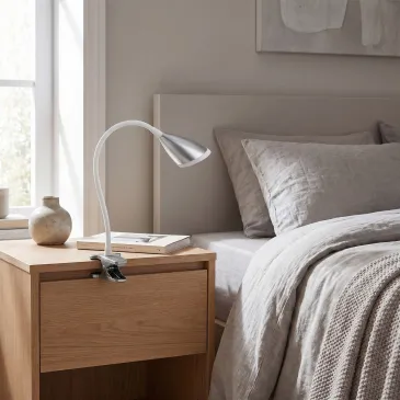 lampada da tavolo a pinza con tecnologia LED, declinata in 3 varianti per un comfort visivo superiore