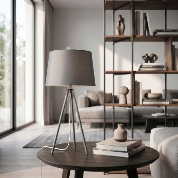 lampada moderna a treppiede disponibile in tre varianti per ogni esigenza d'arredo