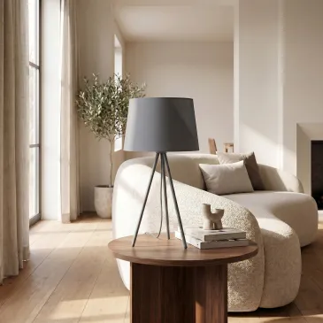 Lampada moderna treppiede 3 varianti: design slanciato, finiture di tendenza e luce diffusa per interni contemporanei.
