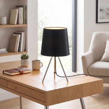 lampada moderna a treppiede disponibile in quattro varianti per ogni esigenza d'arredo.