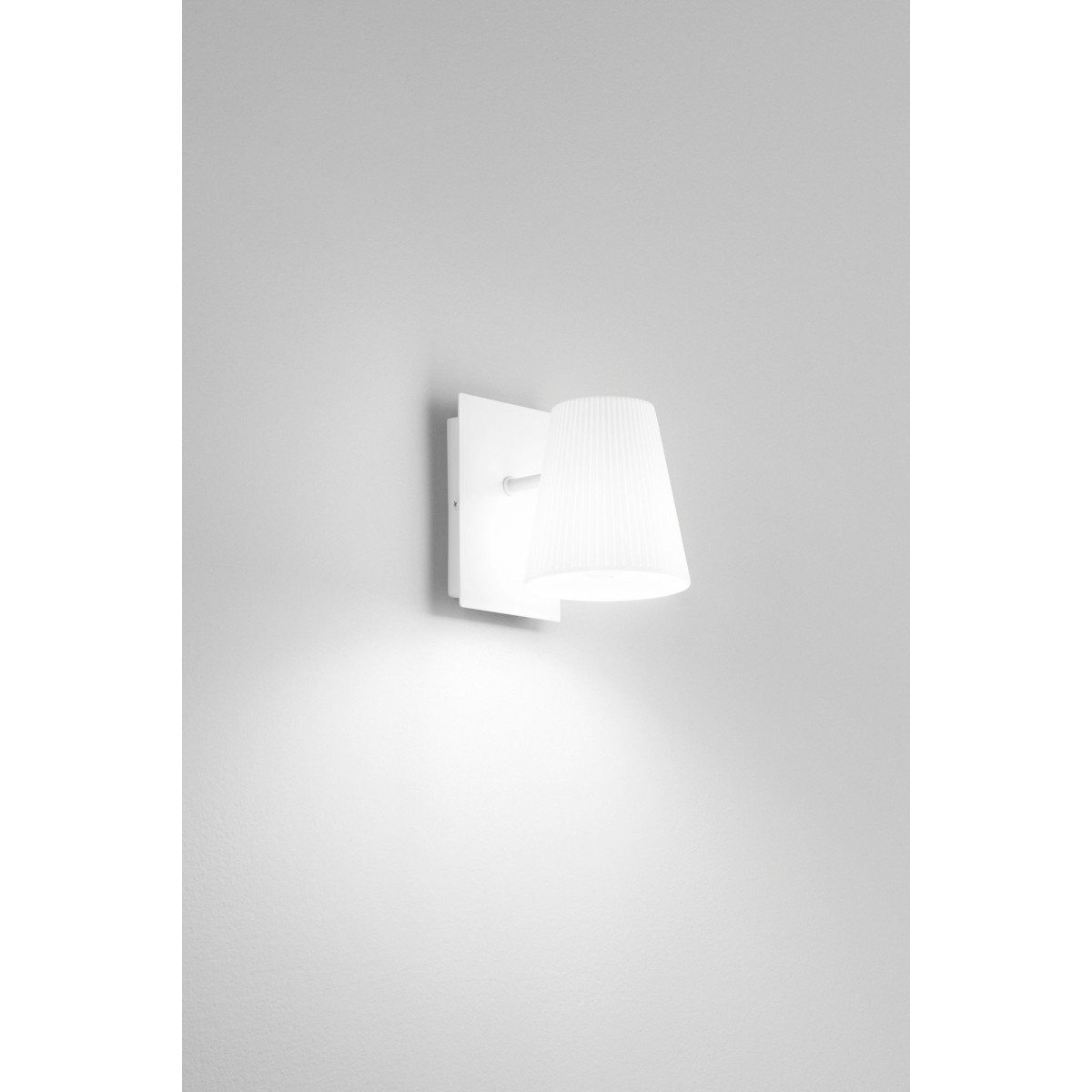 E14 Wandleuchte in Schwarz oder Weiß | Mondialshop