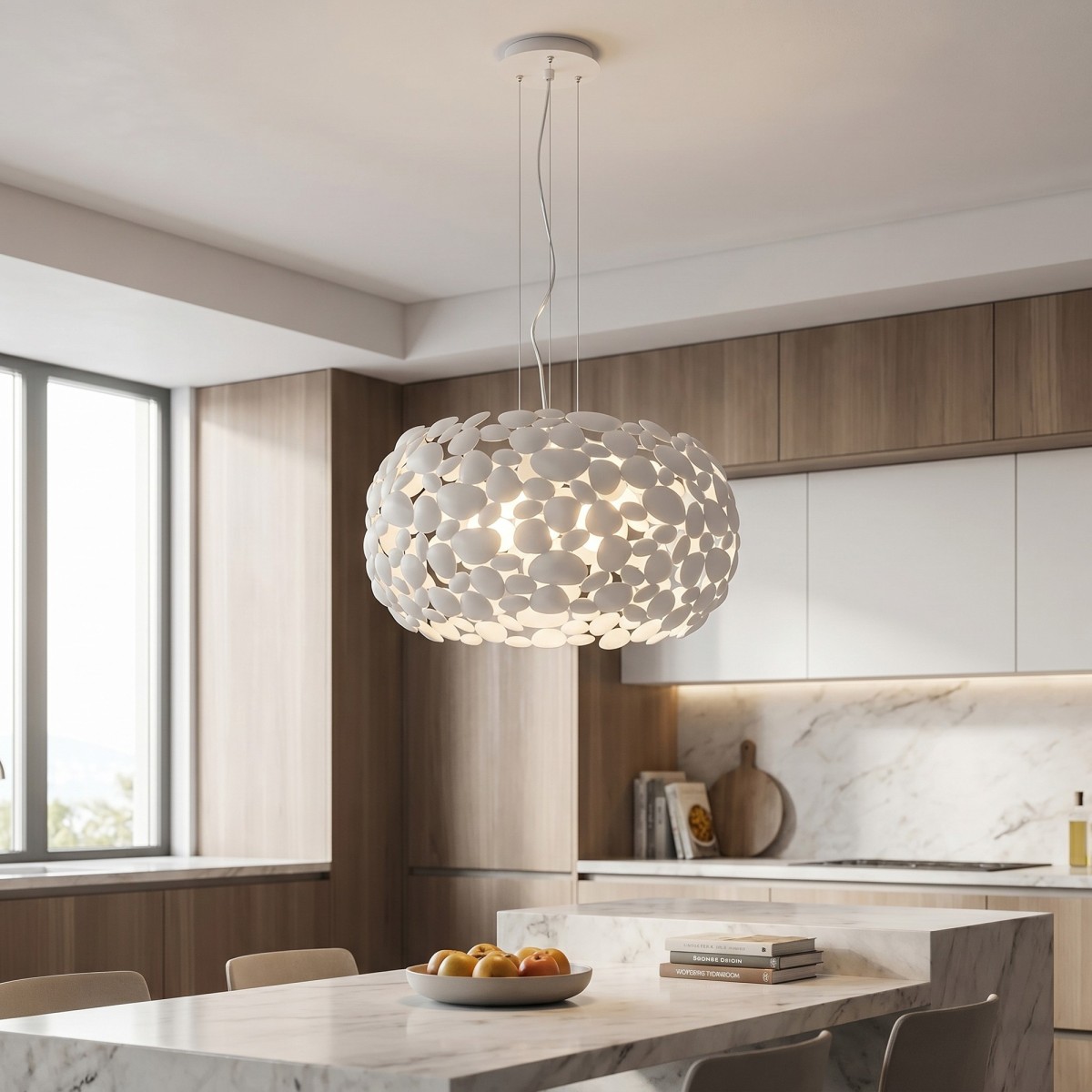 Lampadario disponibile in finitura bianca per valorizzare...