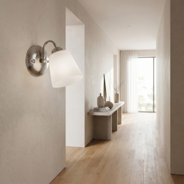 Elegante Wandleuchte mit geschwungenem Arm in Nickel oder Gold | Mondialshop
