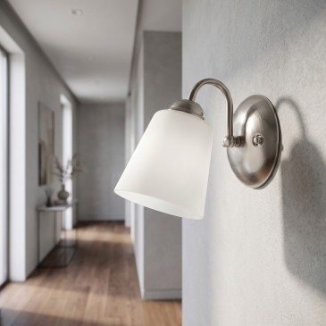 Elegante Wandleuchte mit geschwungenem Arm in Nickel oder Gold | Mondialshop