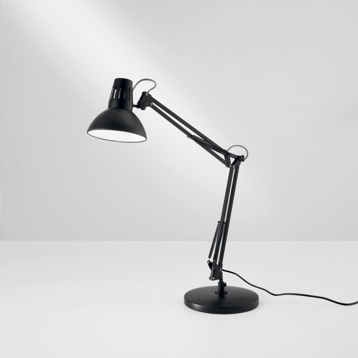 Lampe de table moderne en 6 variantes | Mondialshop