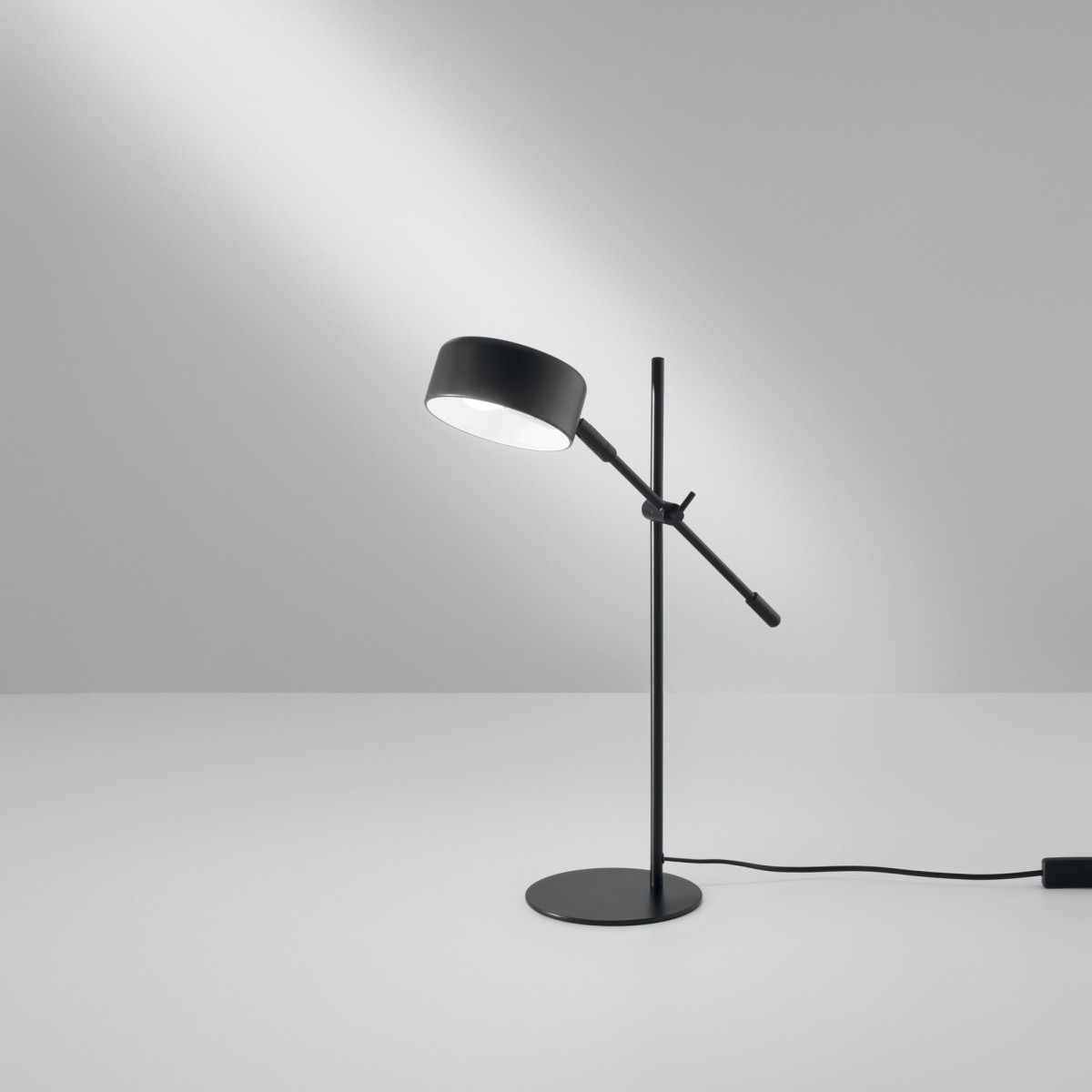Lampe de table moderne et réglable | Mondialshop