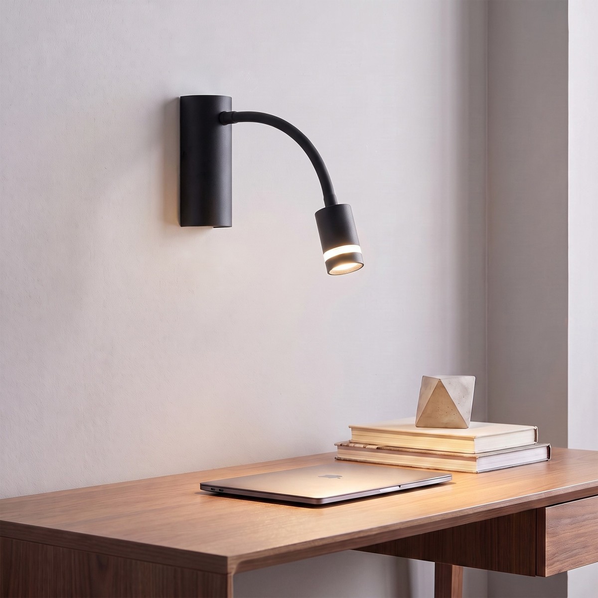 applique LED orientabile disponibile in tre differenti...