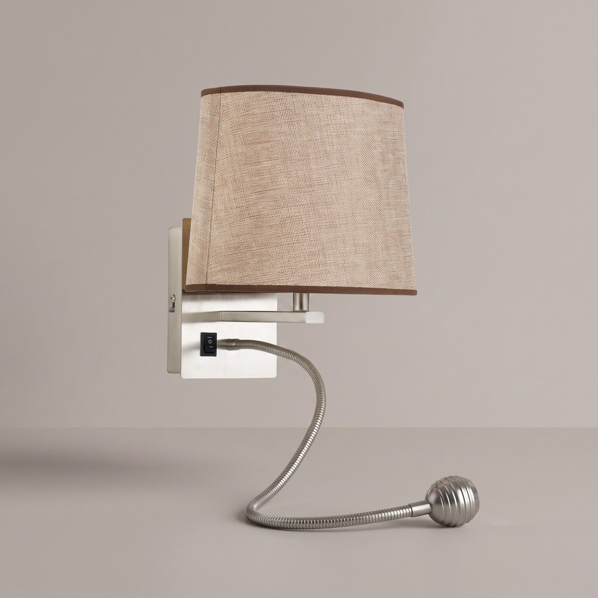 applique da parete classica con LED integrato