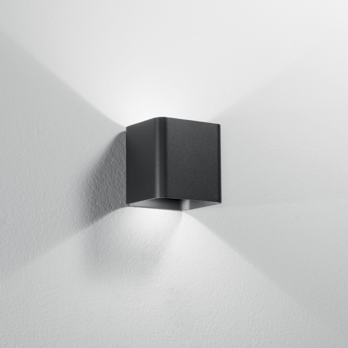 Applique Esterno LED Biemissione Bianca o Nera | Mondialshop