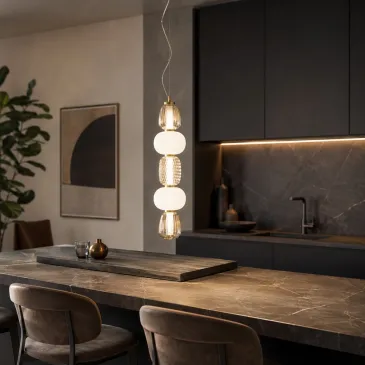 lampadario a sospensione in finitura oro con tecnologia LED integrata da 33W