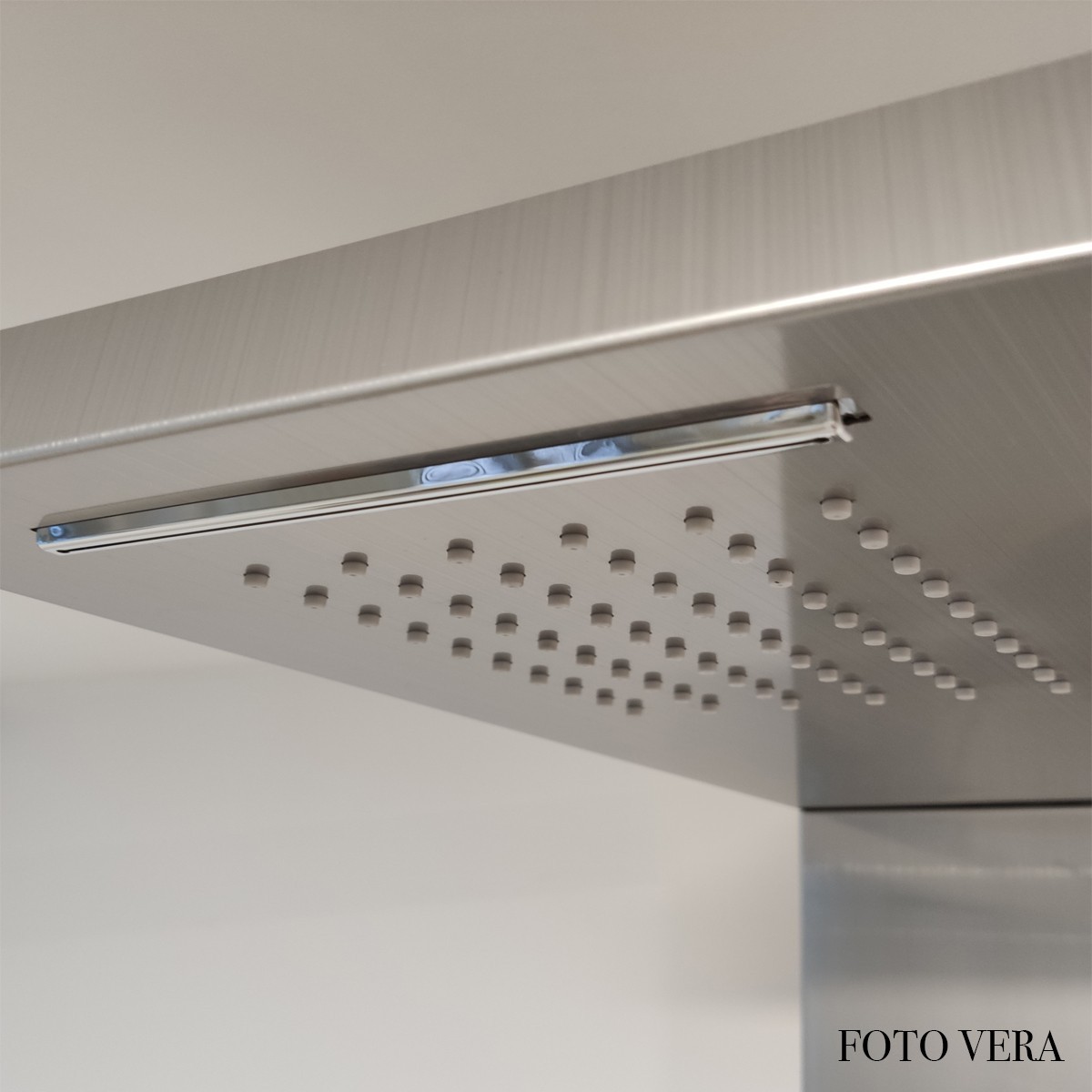 Thermostatische Hydromassagesäule aus gebürstetem...